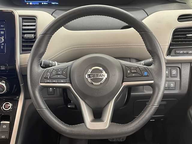 日産 セレナ ハイウェイスター Vセレクション 道央・札幌 2017(平29)年 7.5万km カシミヤグレージュ 2トーン ・プロパイロット/・衝突軽減ブレーキ/・横滑り防止装置/・アイドリングストップ/・車線逸脱警報/・レーダークルーズコントロール/・両側パワースライドドア/・純正SDナビ/・フルセグTV/・全方位カメラ/・社外フリップダウンモニター/・ETC/・LEDヘッドライト