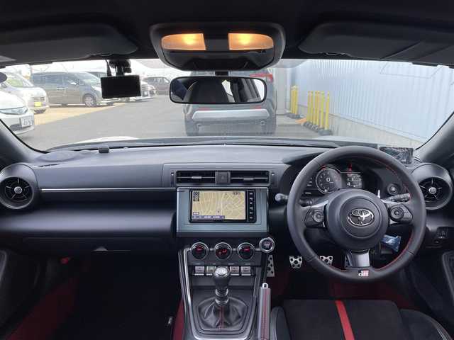 トヨタ ＧＲ８６ RZ 佐賀県 2022(令4)年 0.4万km クリスタルブラックシリカ 6速ＭＴ/純正ＳＤナビ/・フルセグTV/DVD/Bluetooth/バックカメラ/前席シートヒーター/GRハーフレザーシート/GRトランクスポイラー/クルーズコントロール/本革巻きステアリング/本革巻きシフトノブ/LEDヘッドライト/オートライト/スポーツアルミペダル/純正18インチアルミホイール/前後ドライブレコーダー/ETC/プッシュスタート/スマートキー/純正フロアマット/スペアキー1本
