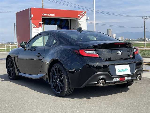 トヨタ ＧＲ８６ RZ 佐賀県 2022(令4)年 0.4万km クリスタルブラックシリカ 6速ＭＴ/純正ＳＤナビ/・フルセグTV/DVD/Bluetooth/バックカメラ/前席シートヒーター/GRハーフレザーシート/GRトランクスポイラー/クルーズコントロール/本革巻きステアリング/本革巻きシフトノブ/LEDヘッドライト/オートライト/スポーツアルミペダル/純正18インチアルミホイール/前後ドライブレコーダー/ETC/プッシュスタート/スマートキー/純正フロアマット/スペアキー1本