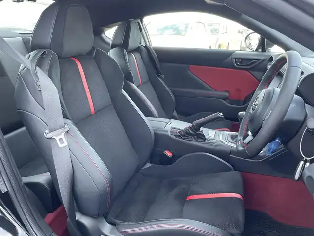 トヨタ ＧＲ８６ RZ 佐賀県 2022(令4)年 0.4万km クリスタルブラックシリカ 6速ＭＴ/純正ＳＤナビ/・フルセグTV/DVD/Bluetooth/バックカメラ/前席シートヒーター/GRハーフレザーシート/GRトランクスポイラー/クルーズコントロール/本革巻きステアリング/本革巻きシフトノブ/LEDヘッドライト/オートライト/スポーツアルミペダル/純正18インチアルミホイール/前後ドライブレコーダー/ETC/プッシュスタート/スマートキー/純正フロアマット/スペアキー1本