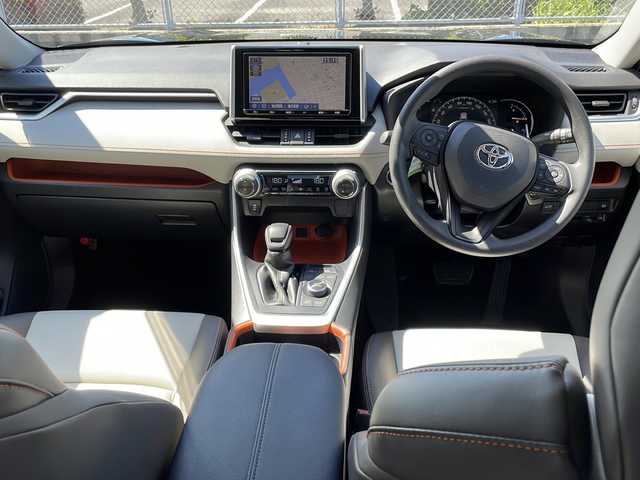 トヨタ ＲＡＶ４ アドベンチャー 山口県 2019(令1)年 6万km アティチュードブラックマイカ 純正9インチSDナビ/DVD再生機能有/フルセグテレビ/Bluetooth/バックカメラ/パワーバックドア /ビルトインETC/ドライブレコーダー/ステアリングスイッチ/合皮シート/運転席パワーシート/LEDヘッドランプ/オートライト/純正フロアマット/19インチ純正アルミホイール/スマートキー/スペアキー有/プッシュスタート /100V電源/純正ドアバイザー/取扱説明書/保証書/トヨタセーフティセンス/横滑り防止装置/ダウンヒルアシストコントロール/盗難防止装置