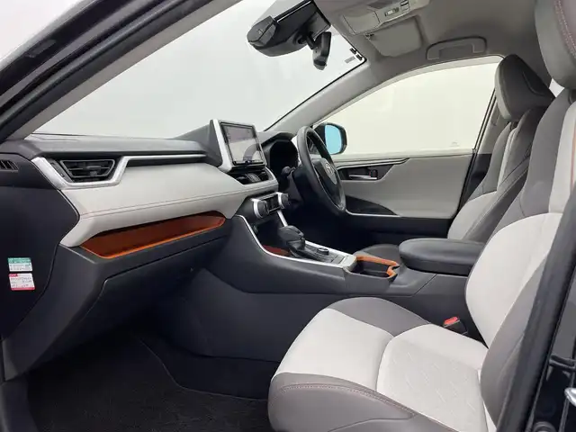 トヨタ ＲＡＶ４ アドベンチャー 熊本県 2019(令1)年 6万km アティチュードブラックマイカ 禁煙車/４WD/純正9インチSDナビNSZT-Y68T（CD・DVD・フルセグ・BT）/バックカメラ/純正前方ドライブレコーダー /レーダークルーズコントロール/ビルトインETC/パワーバックドア/運転席パワーシート/前後クリアランスソナー/衝突軽減ブレーキ/レーンキープアシスト/横滑り防止/アイドリングストップ/ブラインドスポットモニター/ダウンヒルアシスト/TRDマッドフラップ/純正フロアマット/純正19インチAW/オートライト/オートマチックハイビーム/LEDヘッドライト/フォグランプ/スマートキー/プッシュスタート/スペアキー1本/保証書/取扱説明書