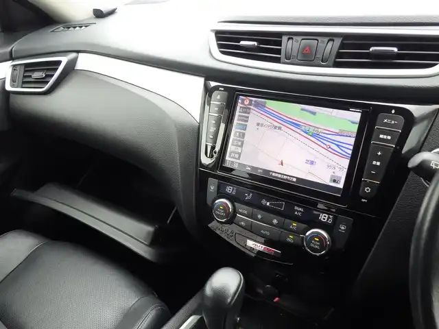 日産 エクストレイル モード・プレミア オーテック30th 千葉県 2016(平28)年 6.7万km ブリリアントホワイトパール エマージェンシーブレーキ/ブラックレザーシート/前席シートヒーター/純正SDナビ/地デジTV/【BD/DVD/CD再生機能　Bluetooth接続】/バックカメラ/フリップダウンモニター/ドライブレコーダー（前後撮影）/革巻きステアリング/ステアリングスイッチ/ETC/LEDヘッドライト/フォグライト/ウインカーミラー/コーナーセンサー/純正18インチアルミホイル/インテリジェントキー