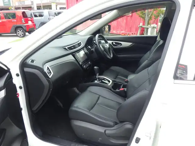 日産 エクストレイル モード・プレミア オーテック30th 千葉県 2016(平28)年 6.7万km ブリリアントホワイトパール エマージェンシーブレーキ/ブラックレザーシート/前席シートヒーター/純正SDナビ/地デジTV/【BD/DVD/CD再生機能　Bluetooth接続】/バックカメラ/フリップダウンモニター/ドライブレコーダー（前後撮影）/革巻きステアリング/ステアリングスイッチ/ETC/LEDヘッドライト/フォグライト/ウインカーミラー/コーナーセンサー/純正18インチアルミホイル/インテリジェントキー