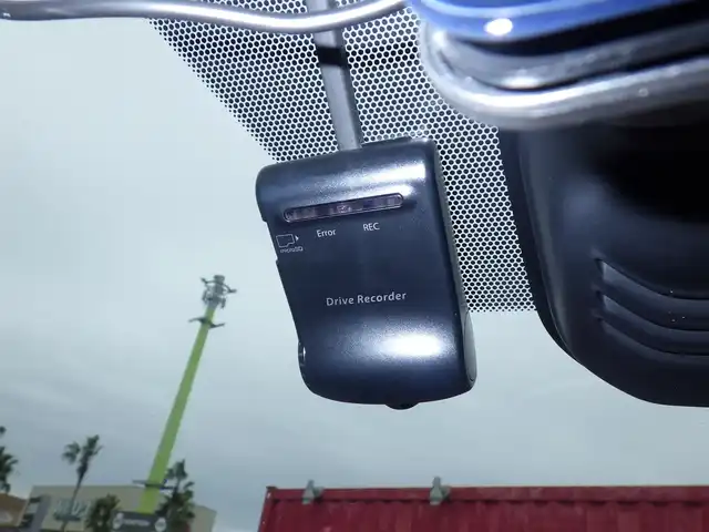 日産 エクストレイル モード・プレミア オーテック30th 千葉県 2016(平28)年 6.7万km ブリリアントホワイトパール エマージェンシーブレーキ/ブラックレザーシート/前席シートヒーター/純正SDナビ/地デジTV/【BD/DVD/CD再生機能　Bluetooth接続】/バックカメラ/フリップダウンモニター/ドライブレコーダー（前後撮影）/革巻きステアリング/ステアリングスイッチ/ETC/LEDヘッドライト/フォグライト/ウインカーミラー/コーナーセンサー/純正18インチアルミホイル/インテリジェントキー