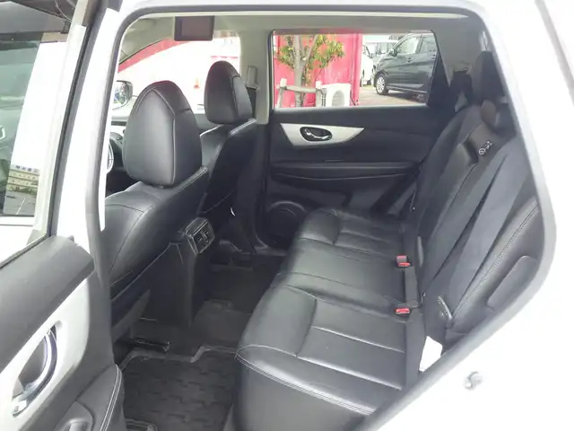 日産 エクストレイル モード・プレミア オーテック30th 千葉県 2016(平28)年 6.7万km ブリリアントホワイトパール エマージェンシーブレーキ/ブラックレザーシート/前席シートヒーター/純正SDナビ/地デジTV/【BD/DVD/CD再生機能　Bluetooth接続】/バックカメラ/フリップダウンモニター/ドライブレコーダー（前後撮影）/革巻きステアリング/ステアリングスイッチ/ETC/LEDヘッドライト/フォグライト/ウインカーミラー/コーナーセンサー/純正18インチアルミホイル/インテリジェントキー