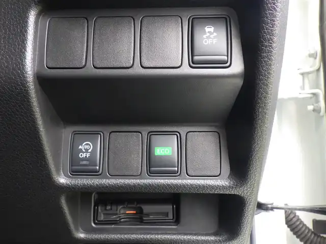 日産 エクストレイル モード・プレミア オーテック30th 千葉県 2016(平28)年 6.7万km ブリリアントホワイトパール エマージェンシーブレーキ/ブラックレザーシート/前席シートヒーター/純正SDナビ/地デジTV/【BD/DVD/CD再生機能　Bluetooth接続】/バックカメラ/フリップダウンモニター/ドライブレコーダー（前後撮影）/革巻きステアリング/ステアリングスイッチ/ETC/LEDヘッドライト/フォグライト/ウインカーミラー/コーナーセンサー/純正18インチアルミホイル/インテリジェントキー