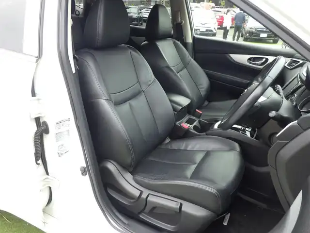 日産 エクストレイル モード・プレミア オーテック30th 千葉県 2016(平28)年 6.7万km ブリリアントホワイトパール エマージェンシーブレーキ/ブラックレザーシート/前席シートヒーター/純正SDナビ/地デジTV/【BD/DVD/CD再生機能　Bluetooth接続】/バックカメラ/フリップダウンモニター/ドライブレコーダー（前後撮影）/革巻きステアリング/ステアリングスイッチ/ETC/LEDヘッドライト/フォグライト/ウインカーミラー/コーナーセンサー/純正18インチアルミホイル/インテリジェントキー