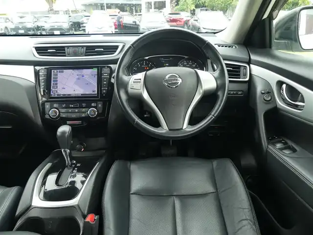 日産 エクストレイル モード・プレミア オーテック30th 千葉県 2016(平28)年 6.7万km ブリリアントホワイトパール エマージェンシーブレーキ/ブラックレザーシート/前席シートヒーター/純正SDナビ/地デジTV/【BD/DVD/CD再生機能　Bluetooth接続】/バックカメラ/フリップダウンモニター/ドライブレコーダー（前後撮影）/革巻きステアリング/ステアリングスイッチ/ETC/LEDヘッドライト/フォグライト/ウインカーミラー/コーナーセンサー/純正18インチアルミホイル/インテリジェントキー