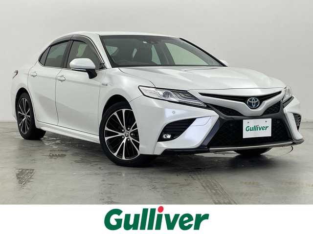 トヨタ カムリ WSレザーパッケージ 群馬県 2020(令2)年 1.3万km プラチナホワイトパールマイカ JBLプレミアムサウンド(9スピーカー)/フルセグTV/AppleCarPlay/AndroidAuto/＝＝＝＝＝/純正8インチディスプレイオーディオ/・AM/FM/USB/Bluetooth/Miracast/・車載ナビ/バックカメラ/Toyota Safety Sense/・プリクラッシュセーフティシステム/・レーンディパーチャーアラート(ステアリング制御機能付)/・オートマチックハイビーム/・レーダークルーズコントロール(全車速追従機能付)/インテリジェントクリアランスソナー(パーキングサポートブレーキ)/ブラインドスポットモニター/リヤクロストラフィックオートブレーキ/本革シート/前席シートヒーター/パワーシート/LEDヘッドランプ/LEDフォグランプ/ETC
