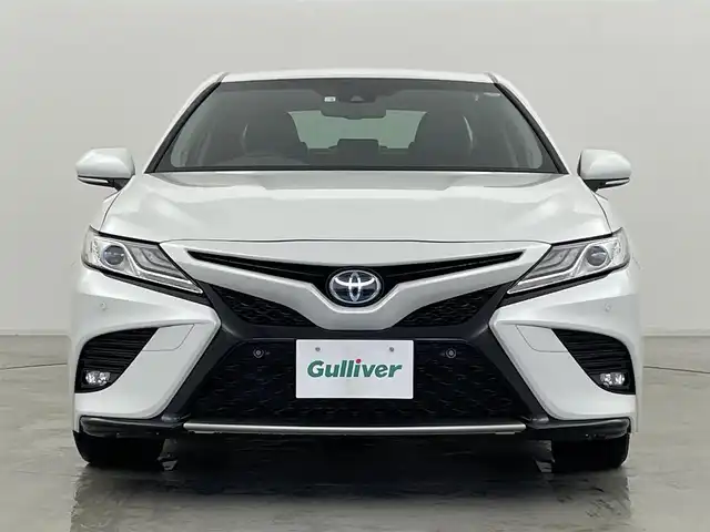 トヨタ カムリ WSレザーパッケージ 群馬県 2020(令2)年 1.3万km プラチナホワイトパールマイカ JBLプレミアムサウンド(9スピーカー)/フルセグTV/AppleCarPlay/AndroidAuto/＝＝＝＝＝/純正8インチディスプレイオーディオ/・AM/FM/USB/Bluetooth/Miracast/・車載ナビ/バックカメラ/Toyota Safety Sense/・プリクラッシュセーフティシステム/・レーンディパーチャーアラート(ステアリング制御機能付)/・オートマチックハイビーム/・レーダークルーズコントロール(全車速追従機能付)/インテリジェントクリアランスソナー(パーキングサポートブレーキ)/ブラインドスポットモニター/リヤクロストラフィックオートブレーキ/本革シート/前席シートヒーター/パワーシート/LEDヘッドランプ/LEDフォグランプ/ETC