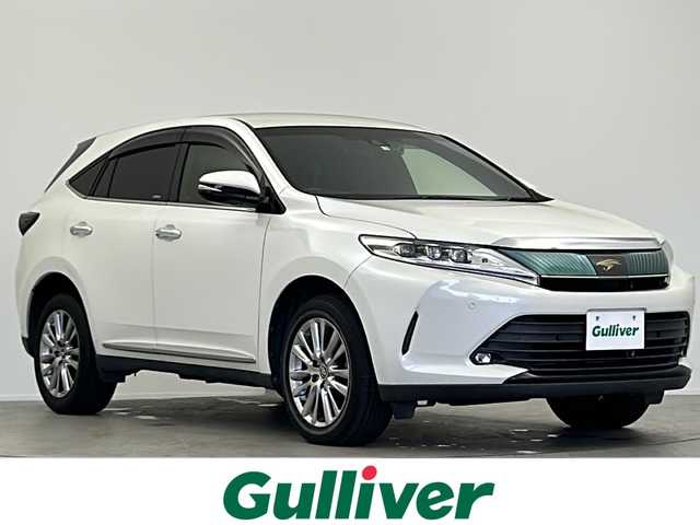 トヨタ ハリアー プレミアム 大阪府 2018(平30)年 4.4万km ホワイトパールクリスタルシャイン ワンオーナー車/純正 9インチナビ NSZT-Y66T/【AM/FM/CD/DVD/TV/SD/SDREC/Bluetooth】/バックカメラ/ドライブレコーダー/ビルトイン ETC/Toyota Safety Sense/・プリクラッシュセーフティ［PCS］/・レーンディパーチャーアラート［LDA］/・アダプティブハイビームシステム［AHS］/・レーダークルーズ/・インテリジェント クリアランスソナー（パーキングサポートブレーキ［PKSB］（静止物））/装備/・ハーフレザーシート/・パワーバックドア/・パワーシート（D8way）/・左右独立オートエアコン/・オートライト/・LED ヘッドランプ＋フロントフォグランプ/・ステアリングスイッチ/・雨滴感応式フロントワイパー/・自動防眩ルームミラー/・コンビステアリング/・純正18inAW/・【OP】応急用スペアタイヤ（テンパータイヤ）/・保/取/ナビ取/・予備スマートキーx1＋カードキーx1