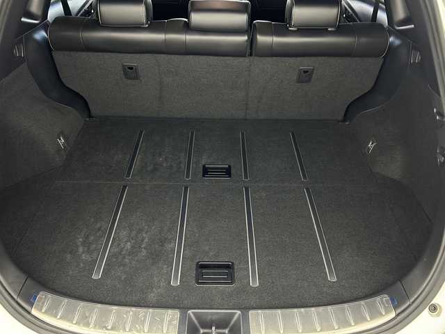 トヨタ ハリアー プレミアム 大阪府 2018(平30)年 4.4万km ホワイトパールクリスタルシャイン ワンオーナー車/純正 9インチナビ NSZT-Y66T/【AM/FM/CD/DVD/TV/SD/SDREC/Bluetooth】/バックカメラ/ドライブレコーダー/ビルトイン ETC/Toyota Safety Sense/・プリクラッシュセーフティ［PCS］/・レーンディパーチャーアラート［LDA］/・アダプティブハイビームシステム［AHS］/・レーダークルーズ/・インテリジェント クリアランスソナー（パーキングサポートブレーキ［PKSB］（静止物））/装備/・ハーフレザーシート/・パワーバックドア/・パワーシート（D8way）/・左右独立オートエアコン/・オートライト/・LED ヘッドランプ＋フロントフォグランプ/・ステアリングスイッチ/・雨滴感応式フロントワイパー/・自動防眩ルームミラー/・コンビステアリング/・純正18inAW/・【OP】応急用スペアタイヤ（テンパータイヤ）/・保/取/ナビ取/・予備スマートキーx1＋カードキーx1