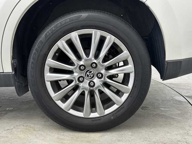 トヨタ ハリアー プレミアム 大阪府 2018(平30)年 4.4万km ホワイトパールクリスタルシャイン ワンオーナー車/純正 9インチナビ NSZT-Y66T/【AM/FM/CD/DVD/TV/SD/SDREC/Bluetooth】/バックカメラ/ドライブレコーダー/ビルトイン ETC/Toyota Safety Sense/・プリクラッシュセーフティ［PCS］/・レーンディパーチャーアラート［LDA］/・アダプティブハイビームシステム［AHS］/・レーダークルーズ/・インテリジェント クリアランスソナー（パーキングサポートブレーキ［PKSB］（静止物））/装備/・ハーフレザーシート/・パワーバックドア/・パワーシート（D8way）/・左右独立オートエアコン/・オートライト/・LED ヘッドランプ＋フロントフォグランプ/・ステアリングスイッチ/・雨滴感応式フロントワイパー/・自動防眩ルームミラー/・コンビステアリング/・純正18inAW/・【OP】応急用スペアタイヤ（テンパータイヤ）/・保/取/ナビ取/・予備スマートキーx1＋カードキーx1