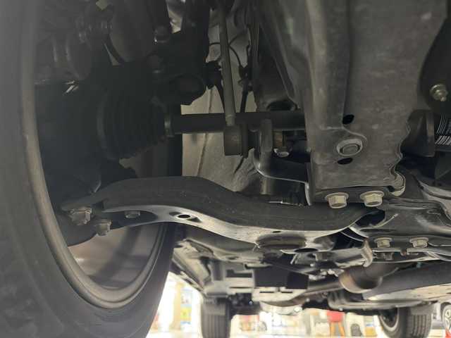 トヨタ ハリアー プレミアム 佐賀県 2018(平30)年 4.4万km ホワイトパールクリスタルシャイン ワンオーナー車/純正 9インチナビ NSZT-Y66T/【AM/FM/CD/DVD/TV/SD/SDREC/Bluetooth】/バックカメラ/ドライブレコーダー/ビルトイン ETC/Toyota Safety Sense/・プリクラッシュセーフティ［PCS］/・レーンディパーチャーアラート［LDA］/・アダプティブハイビームシステム［AHS］/・レーダークルーズ/・インテリジェント クリアランスソナー（パーキングサポートブレーキ［PKSB］（静止物））/装備/・ハーフレザーシート/・パワーバックドア/・パワーシート（D8way）/・左右独立オートエアコン/・オートライト/・LED ヘッドランプ＋フロントフォグランプ/・ステアリングスイッチ/・雨滴感応式フロントワイパー/・自動防眩ルームミラー/・コンビステアリング/・純正18inAW/・【OP】応急用スペアタイヤ（テンパータイヤ）/・保/取/ナビ取/・予備スマートキーx1＋カードキーx1