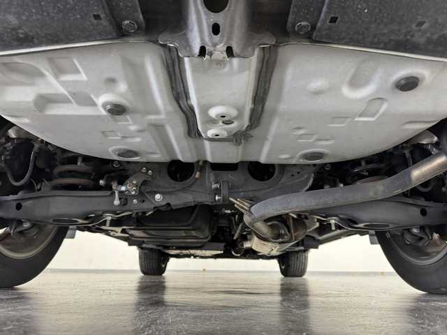 トヨタ ハリアー プレミアム 佐賀県 2018(平30)年 4.4万km ホワイトパールクリスタルシャイン ワンオーナー車/純正 9インチナビ NSZT-Y66T/【AM/FM/CD/DVD/TV/SD/SDREC/Bluetooth】/バックカメラ/ドライブレコーダー/ビルトイン ETC/Toyota Safety Sense/・プリクラッシュセーフティ［PCS］/・レーンディパーチャーアラート［LDA］/・アダプティブハイビームシステム［AHS］/・レーダークルーズ/・インテリジェント クリアランスソナー（パーキングサポートブレーキ［PKSB］（静止物））/装備/・ハーフレザーシート/・パワーバックドア/・パワーシート（D8way）/・左右独立オートエアコン/・オートライト/・LED ヘッドランプ＋フロントフォグランプ/・ステアリングスイッチ/・雨滴感応式フロントワイパー/・自動防眩ルームミラー/・コンビステアリング/・純正18inAW/・【OP】応急用スペアタイヤ（テンパータイヤ）/・保/取/ナビ取/・予備スマートキーx1＋カードキーx1