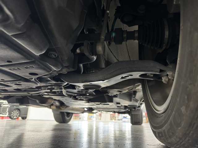 トヨタ ハリアー プレミアム 佐賀県 2018(平30)年 4.4万km ホワイトパールクリスタルシャイン ワンオーナー車/純正 9インチナビ NSZT-Y66T/【AM/FM/CD/DVD/TV/SD/SDREC/Bluetooth】/バックカメラ/ドライブレコーダー/ビルトイン ETC/Toyota Safety Sense/・プリクラッシュセーフティ［PCS］/・レーンディパーチャーアラート［LDA］/・アダプティブハイビームシステム［AHS］/・レーダークルーズ/・インテリジェント クリアランスソナー（パーキングサポートブレーキ［PKSB］（静止物））/装備/・ハーフレザーシート/・パワーバックドア/・パワーシート（D8way）/・左右独立オートエアコン/・オートライト/・LED ヘッドランプ＋フロントフォグランプ/・ステアリングスイッチ/・雨滴感応式フロントワイパー/・自動防眩ルームミラー/・コンビステアリング/・純正18inAW/・【OP】応急用スペアタイヤ（テンパータイヤ）/・保/取/ナビ取/・予備スマートキーx1＋カードキーx1