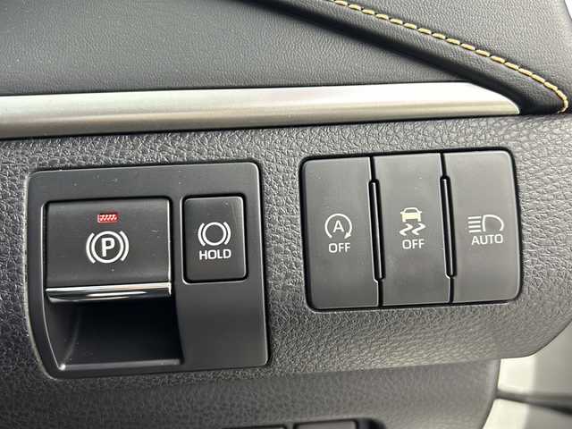 トヨタ ハリアー プレミアム 佐賀県 2018(平30)年 4.4万km ホワイトパールクリスタルシャイン ワンオーナー車/純正 9インチナビ NSZT-Y66T/【AM/FM/CD/DVD/TV/SD/SDREC/Bluetooth】/バックカメラ/ドライブレコーダー/ビルトイン ETC/Toyota Safety Sense/・プリクラッシュセーフティ［PCS］/・レーンディパーチャーアラート［LDA］/・アダプティブハイビームシステム［AHS］/・レーダークルーズ/・インテリジェント クリアランスソナー（パーキングサポートブレーキ［PKSB］（静止物））/装備/・ハーフレザーシート/・パワーバックドア/・パワーシート（D8way）/・左右独立オートエアコン/・オートライト/・LED ヘッドランプ＋フロントフォグランプ/・ステアリングスイッチ/・雨滴感応式フロントワイパー/・自動防眩ルームミラー/・コンビステアリング/・純正18inAW/・【OP】応急用スペアタイヤ（テンパータイヤ）/・保/取/ナビ取/・予備スマートキーx1＋カードキーx1