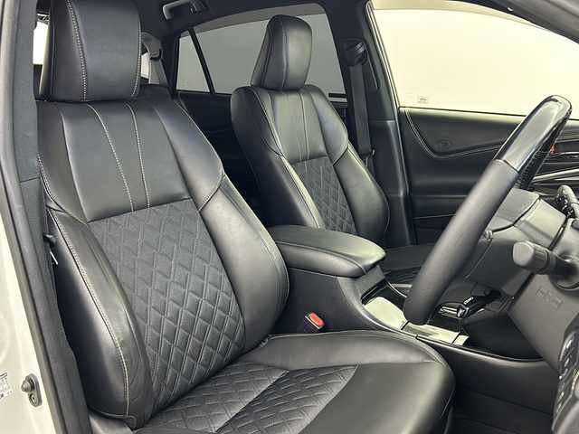 トヨタ ハリアー プレミアム 佐賀県 2018(平30)年 4.4万km ホワイトパールクリスタルシャイン ワンオーナー車/純正 9インチナビ NSZT-Y66T/【AM/FM/CD/DVD/TV/SD/SDREC/Bluetooth】/バックカメラ/ドライブレコーダー/ビルトイン ETC/Toyota Safety Sense/・プリクラッシュセーフティ［PCS］/・レーンディパーチャーアラート［LDA］/・アダプティブハイビームシステム［AHS］/・レーダークルーズ/・インテリジェント クリアランスソナー（パーキングサポートブレーキ［PKSB］（静止物））/装備/・ハーフレザーシート/・パワーバックドア/・パワーシート（D8way）/・左右独立オートエアコン/・オートライト/・LED ヘッドランプ＋フロントフォグランプ/・ステアリングスイッチ/・雨滴感応式フロントワイパー/・自動防眩ルームミラー/・コンビステアリング/・純正18inAW/・【OP】応急用スペアタイヤ（テンパータイヤ）/・保/取/ナビ取/・予備スマートキーx1＋カードキーx1