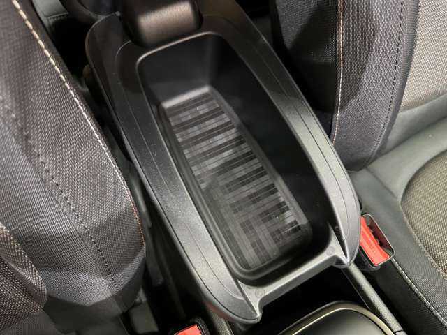 ＭＩＮＩ ＢＭＷ ミニ クロスオーバー クーパー D 千葉県 2021(令3)年 3.7万km セージグリーンメタリック ペッパーＰＫＧ　/ＡＣＣ　/ナビ　/Ｂｌｕｅｔｏｏｔｈ接続　/Ｂカメラ　/パークディスタンス　/コンフォートアクセス　/電動リアゲート　/エクステリアミラーＰＫＧ　/ストレージコンパートメントＰＫＧ　/衝突軽減ブレーキ