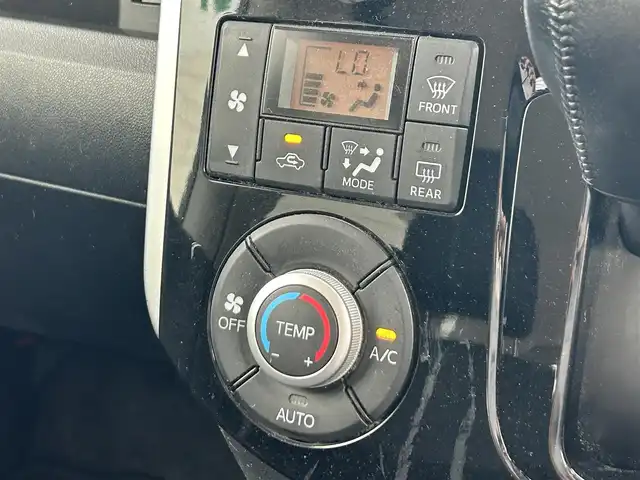ダイハツ タント カスタム RS SA 道東・釧路十勝 2014(平26)年 6.8万km ブラックマイカメタリック 4WD/純正ナビ/(FM AM CD DVD BT フルセグTV)/バックカメラ/両側パワースライドドア/衝突軽減ブレーキ/AW付冬タイヤ4本積込/プッシュスタート/スマートキー/LEDヘッドライト/フォグランプ/ETC/USBソケット/取扱説明書/革巻きステアリング/ドアバイザー