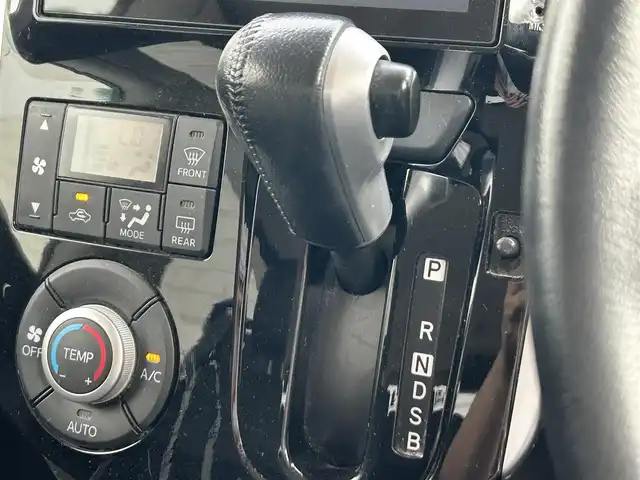 ダイハツ タント カスタム RS SA 道東・釧路十勝 2014(平26)年 6.8万km ブラックマイカメタリック 4WD/純正ナビ/(FM AM CD DVD BT フルセグTV)/バックカメラ/両側パワースライドドア/衝突軽減ブレーキ/AW付冬タイヤ4本積込/プッシュスタート/スマートキー/LEDヘッドライト/フォグランプ/ETC/USBソケット/取扱説明書/革巻きステアリング/ドアバイザー