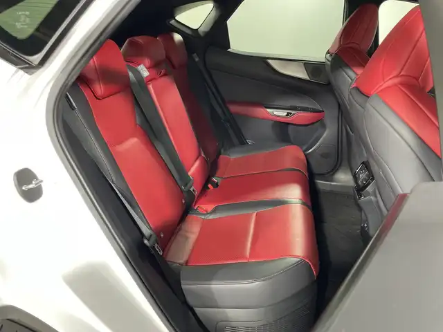 レクサス ＮＸ 350h Fスポーツ 神奈川県 2023(令5)年 3.8万km ホワイトノーヴァガラスフレーク 純正14型ディスプレイオーディオ/AM FM フルセグ Bluetooth CD DVD/パノラマミックビューモニター/ムーンルーフ/レーンディパーチャーアラート/クリアランスソナー/パーキングサポートブレーキ/ブラインドスポットモニター/安心降車アシスト/リヤクロストラフィックアラート/リヤカメラディテクション/プロアクティブドライビングアシスト/レーダークルーズコントロール/ロードサインアシスト/ヘッドアップディスプレイ/ステアリングヒーター/ステアリングリモコン/パドルシフト/パワーバックドア/レザーシート/シートメモリー/全席シートヒーター/前席シートベンチレーション/2列目電動格納シート/デジタルインナーミラー/置くだけ充電/前後ドライブレコーダー/三眼ヘッドライト/LEDヘッドライト/オートライト/オートマチックハイビーム/純正20インチアルミホイル/スマートキー/スペアキー