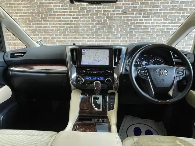 トヨタ アルファードハイブリット G 岩手県 2020(令2)年 6.6万km ホワイトパールクリスタルシャイン ４WD/三眼LEDヘッドランプ/シーケンシャルウインカー/パワーバックドア/両側パワースライドドア/AC100V1500Wアクセサリーコンセント/パワーシート・シートヒーター・シートベンチレーション（前席）/トヨタセーフティセンス/プリクラッシュセーフティ/レーダークルーズコントロール/レーントレーシングアシスト/アダプティブハイビームシステム/クリアランスソナー/ロードサインアシスト/オートブレーキホールド/横滑り防止装置/MTモード付きAT/ロールサンシェード/カーテン/純正ナビ/（CD/DVD/フルセグ/USB/Bluetooth/AppleCarPlay/AndroidAuto/ミラキャスト）/バックカメラ/ETC2.0/ドライブレコーダー/純正17インチアルミホイール