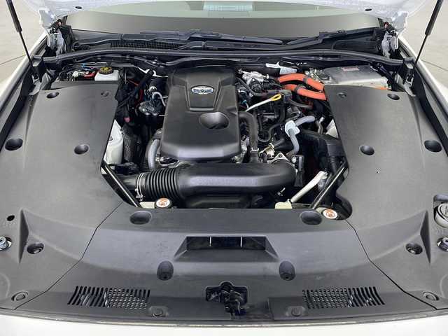 トヨタ クラウン ハイブリッド RS 埼玉県 2018(平30)年 3.2万km ホワイトパールクリスタルシャイン ワンオーナー /純正ナビ/（CD/DVD/AM/FM/TV/BT)/トヨタセーフティセンス/・プリクラッシュセーフティ/・レーントレーシングアシスト/・レーンディパーチャーアラート/・ロードサインアシスト/・レーダークルーズコントロール/・オートマチックハイビーム/・先行車発進アラーム/・プロアクティブドライビングアシスト/・レーンチェンジアシスト/・フロントクロストラフィックアラート/シートヒーター/ハンドルヒーター/前席パワーシート/純正サイドバイザー/スマートキー/プッシュスタート/オートエアコン/オートライト/パドルシフト/ETC/電動格納ミラー/ステアリングスイッチ