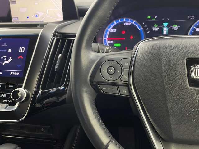 トヨタ クラウン ハイブリッド RS 埼玉県 2018(平30)年 3.2万km ホワイトパールクリスタルシャイン ワンオーナー /純正ナビ/（CD/DVD/AM/FM/TV/BT)/トヨタセーフティセンス/・プリクラッシュセーフティ/・レーントレーシングアシスト/・レーンディパーチャーアラート/・ロードサインアシスト/・レーダークルーズコントロール/・オートマチックハイビーム/・先行車発進アラーム/・プロアクティブドライビングアシスト/・レーンチェンジアシスト/・フロントクロストラフィックアラート/シートヒーター/ハンドルヒーター/前席パワーシート/純正サイドバイザー/スマートキー/プッシュスタート/オートエアコン/オートライト/パドルシフト/ETC/電動格納ミラー/ステアリングスイッチ