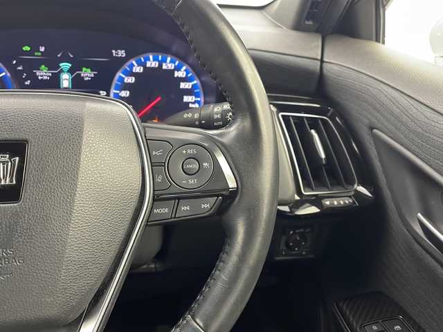 トヨタ クラウン ハイブリッド RS 埼玉県 2018(平30)年 3.2万km ホワイトパールクリスタルシャイン ワンオーナー /純正ナビ/（CD/DVD/AM/FM/TV/BT)/トヨタセーフティセンス/・プリクラッシュセーフティ/・レーントレーシングアシスト/・レーンディパーチャーアラート/・ロードサインアシスト/・レーダークルーズコントロール/・オートマチックハイビーム/・先行車発進アラーム/・プロアクティブドライビングアシスト/・レーンチェンジアシスト/・フロントクロストラフィックアラート/シートヒーター/ハンドルヒーター/前席パワーシート/純正サイドバイザー/スマートキー/プッシュスタート/オートエアコン/オートライト/パドルシフト/ETC/電動格納ミラー/ステアリングスイッチ