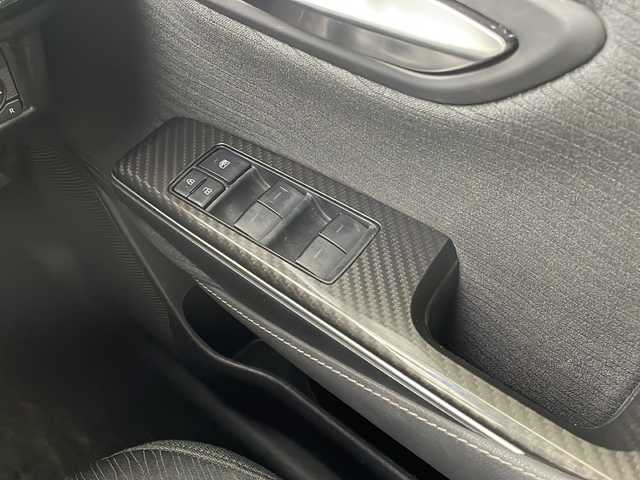 トヨタ クラウン ハイブリッド RS 埼玉県 2018(平30)年 3.2万km ホワイトパールクリスタルシャイン ワンオーナー /純正ナビ/（CD/DVD/AM/FM/TV/BT)/トヨタセーフティセンス/・プリクラッシュセーフティ/・レーントレーシングアシスト/・レーンディパーチャーアラート/・ロードサインアシスト/・レーダークルーズコントロール/・オートマチックハイビーム/・先行車発進アラーム/・プロアクティブドライビングアシスト/・レーンチェンジアシスト/・フロントクロストラフィックアラート/シートヒーター/ハンドルヒーター/前席パワーシート/純正サイドバイザー/スマートキー/プッシュスタート/オートエアコン/オートライト/パドルシフト/ETC/電動格納ミラー/ステアリングスイッチ