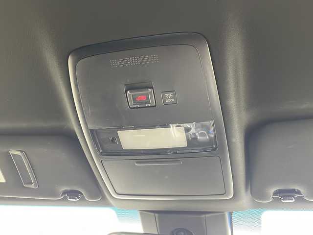 トヨタ クラウン ハイブリッド RS 埼玉県 2018(平30)年 3.2万km ホワイトパールクリスタルシャイン ワンオーナー /純正ナビ/（CD/DVD/AM/FM/TV/BT)/トヨタセーフティセンス/・プリクラッシュセーフティ/・レーントレーシングアシスト/・レーンディパーチャーアラート/・ロードサインアシスト/・レーダークルーズコントロール/・オートマチックハイビーム/・先行車発進アラーム/・プロアクティブドライビングアシスト/・レーンチェンジアシスト/・フロントクロストラフィックアラート/シートヒーター/ハンドルヒーター/前席パワーシート/純正サイドバイザー/スマートキー/プッシュスタート/オートエアコン/オートライト/パドルシフト/ETC/電動格納ミラー/ステアリングスイッチ