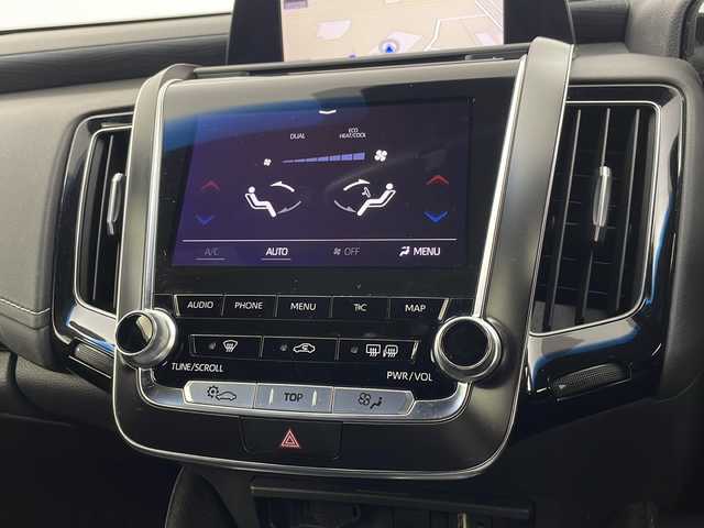 トヨタ クラウン ハイブリッド RS 埼玉県 2018(平30)年 3.2万km ホワイトパールクリスタルシャイン ワンオーナー /純正ナビ/（CD/DVD/AM/FM/TV/BT)/トヨタセーフティセンス/・プリクラッシュセーフティ/・レーントレーシングアシスト/・レーンディパーチャーアラート/・ロードサインアシスト/・レーダークルーズコントロール/・オートマチックハイビーム/・先行車発進アラーム/・プロアクティブドライビングアシスト/・レーンチェンジアシスト/・フロントクロストラフィックアラート/シートヒーター/ハンドルヒーター/前席パワーシート/純正サイドバイザー/スマートキー/プッシュスタート/オートエアコン/オートライト/パドルシフト/ETC/電動格納ミラー/ステアリングスイッチ