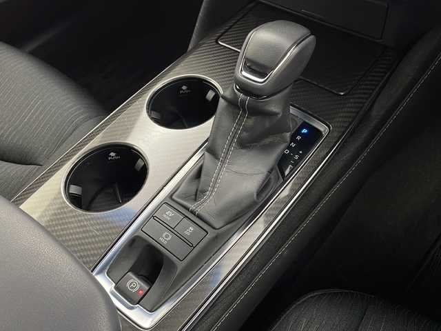 トヨタ クラウン ハイブリッド RS 埼玉県 2018(平30)年 3.2万km ホワイトパールクリスタルシャイン ワンオーナー /純正ナビ/（CD/DVD/AM/FM/TV/BT)/トヨタセーフティセンス/・プリクラッシュセーフティ/・レーントレーシングアシスト/・レーンディパーチャーアラート/・ロードサインアシスト/・レーダークルーズコントロール/・オートマチックハイビーム/・先行車発進アラーム/・プロアクティブドライビングアシスト/・レーンチェンジアシスト/・フロントクロストラフィックアラート/シートヒーター/ハンドルヒーター/前席パワーシート/純正サイドバイザー/スマートキー/プッシュスタート/オートエアコン/オートライト/パドルシフト/ETC/電動格納ミラー/ステアリングスイッチ