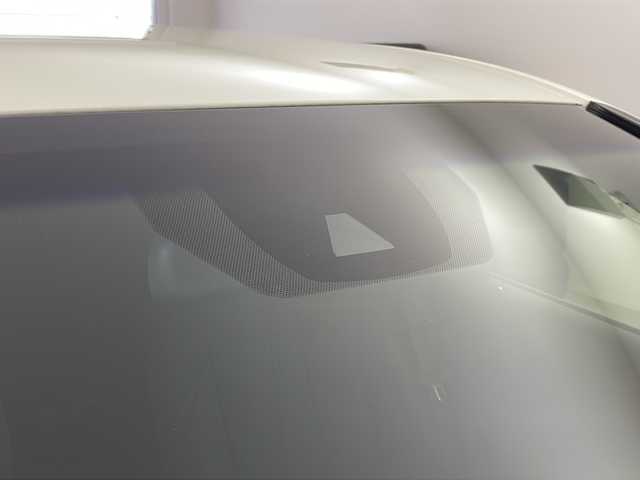 トヨタ クラウン ハイブリッド RS 埼玉県 2018(平30)年 3.2万km ホワイトパールクリスタルシャイン ワンオーナー /純正ナビ/（CD/DVD/AM/FM/TV/BT)/トヨタセーフティセンス/・プリクラッシュセーフティ/・レーントレーシングアシスト/・レーンディパーチャーアラート/・ロードサインアシスト/・レーダークルーズコントロール/・オートマチックハイビーム/・先行車発進アラーム/・プロアクティブドライビングアシスト/・レーンチェンジアシスト/・フロントクロストラフィックアラート/シートヒーター/ハンドルヒーター/前席パワーシート/純正サイドバイザー/スマートキー/プッシュスタート/オートエアコン/オートライト/パドルシフト/ETC/電動格納ミラー/ステアリングスイッチ