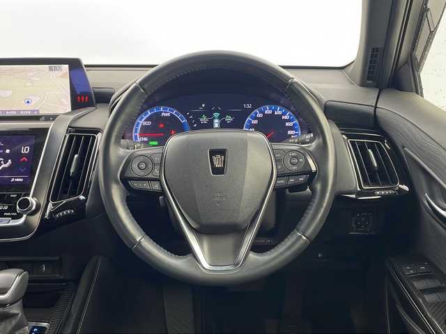 トヨタ クラウン ハイブリッド RS 埼玉県 2018(平30)年 3.2万km ホワイトパールクリスタルシャイン ワンオーナー /純正ナビ/（CD/DVD/AM/FM/TV/BT)/トヨタセーフティセンス/・プリクラッシュセーフティ/・レーントレーシングアシスト/・レーンディパーチャーアラート/・ロードサインアシスト/・レーダークルーズコントロール/・オートマチックハイビーム/・先行車発進アラーム/・プロアクティブドライビングアシスト/・レーンチェンジアシスト/・フロントクロストラフィックアラート/シートヒーター/ハンドルヒーター/前席パワーシート/純正サイドバイザー/スマートキー/プッシュスタート/オートエアコン/オートライト/パドルシフト/ETC/電動格納ミラー/ステアリングスイッチ