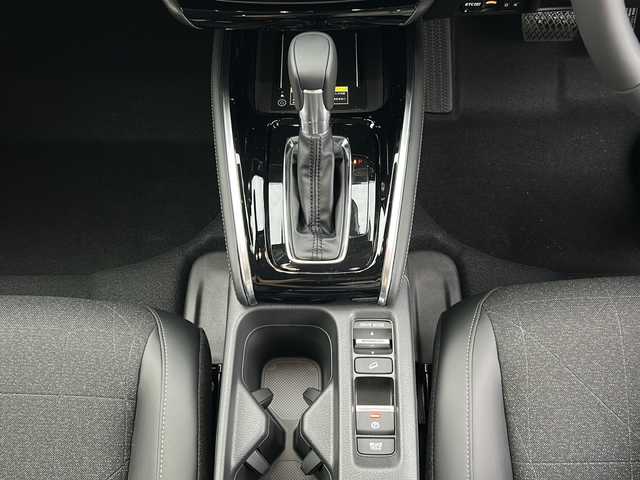 ホンダ ヴェゼル ハイブリッド e:HEV Z 岐阜県 2025(令7)年 0.1千km プラチナホワイトパール 登録時走行距離3km/純正９型ナビ/バックカメラ/パドルシフト/Ｈｏｎｄａ　ＳＥＮＳＩＮＧ/ブラインドスポットインフォメーション/ステアリングヒーター/クルーズコントロール/ワンオーナー/電動リアゲート/Bluetooth/AppleCarPlay/AndroidAuto/USB入力端子/ハーフレザーシート/スマートキー/プッシュスタート/スペアキー/LEDヘッドライト/オートライト/純正アルミホイール/レーンキープアシスト/衝突被害軽減システム/ETC2/0