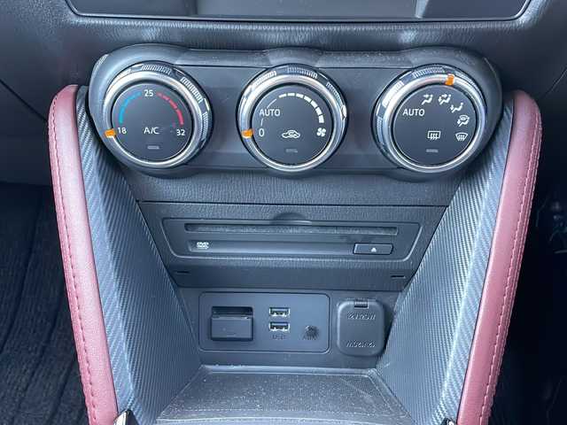 マツダ ＣＸ－３ XD ツーリング 富山県 2015(平27)年 3.5万km セラミックM 禁煙車/BOSEサウンドシステム/純正SDナビ/　　【CD　DVD　BT　フルセグ　USB　AUX】/バックカメラ/追従型クルーズコントロール/衝突被害軽減システム/レーンキープアシスト/ブラインドスポットモニター/LEDオートライト/ハーフレザーシート/純正18インチアルミホイール/純正フロアマット/ヘッドアップディスプレイ/パドルシフト/ドアバイザー/スマートキー×２/ETC