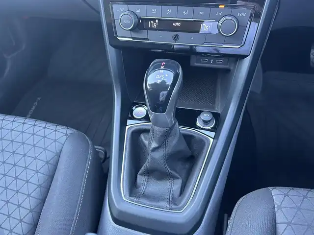 フォルクスワーゲン ＶＷ Ｔ－クロス TSI アクティブ 滋賀県 2021(令3)年 4.2万km 黒 純正ディスプレイオーディオ　/（ＢＴ/ＣａｒＰｌａｙ/ＵＳＢ）/バックカメラ　/衝突軽減ブレーキ　/ＬＫＡ　/クルーズコントロール/ＥＴＣ　/スマートキー　/プッシュスタート　/純正ＬＥＤヘッドライト　/純正１６インチＡＷ