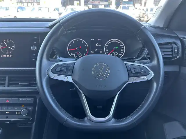 フォルクスワーゲン ＶＷ Ｔ－クロス TSI アクティブ 滋賀県 2021(令3)年 4.2万km 黒 純正ディスプレイオーディオ　/（ＢＴ/ＣａｒＰｌａｙ/ＵＳＢ）/バックカメラ　/衝突軽減ブレーキ　/ＬＫＡ　/クルーズコントロール/ＥＴＣ　/スマートキー　/プッシュスタート　/純正ＬＥＤヘッドライト　/純正１６インチＡＷ