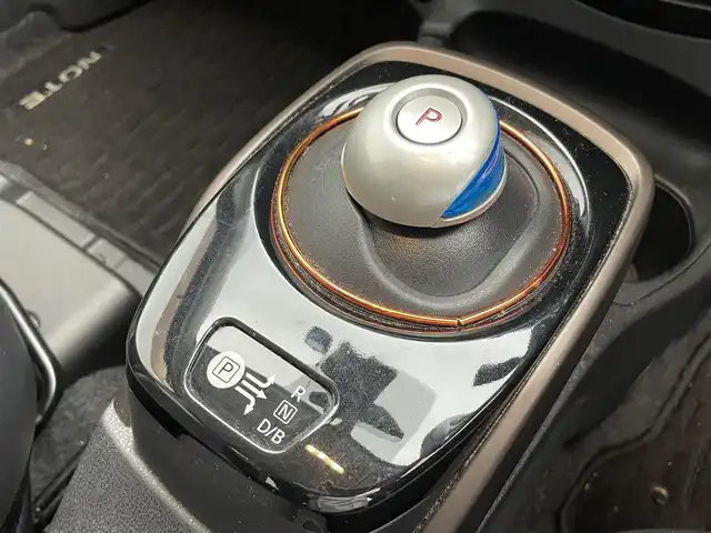日産 ノート e－パワー メダリスト 滋賀県 2016(平28)年 6.1万km ガーネットレッド 純正7インチナビ/【Bluetooth/CD/DVD/フルセグTV】/全方位カメラ/レーンキープアシスト/クリアランスソナー/衝突軽減ブレーキ/ETC/LEDヘッドライト/前方ドライブレコーダー/デジタルインナーミラー/プッシュスタート/スマートキー/ステアリングリモコン
