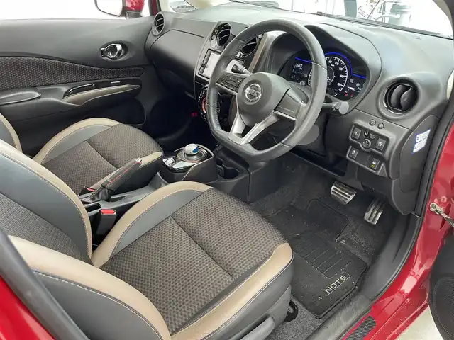 日産 ノート e－パワー メダリスト 滋賀県 2016(平28)年 6.1万km ガーネットレッド 純正7インチナビ/【Bluetooth/CD/DVD/フルセグTV】/全方位カメラ/レーンキープアシスト/クリアランスソナー/衝突軽減ブレーキ/ETC/LEDヘッドライト/前方ドライブレコーダー/デジタルインナーミラー/プッシュスタート/スマートキー/ステアリングリモコン