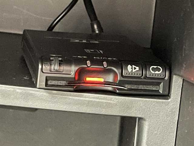 日産 ノート e－パワー メダリスト 滋賀県 2016(平28)年 6.1万km ガーネットレッド 純正7インチナビ/【Bluetooth/CD/DVD/フルセグTV】/全方位カメラ/レーンキープアシスト/クリアランスソナー/衝突軽減ブレーキ/ETC/LEDヘッドライト/前方ドライブレコーダー/デジタルインナーミラー/プッシュスタート/スマートキー/ステアリングリモコン