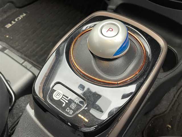 日産 ノート e－パワー メダリスト 滋賀県 2016(平28)年 6.1万km ガーネットレッド 純正7インチナビ/【Bluetooth/CD/DVD/フルセグTV】/全方位カメラ/レーンキープアシスト/クリアランスソナー/衝突軽減ブレーキ/ETC/LEDヘッドライト/前方ドライブレコーダー/デジタルインナーミラー/プッシュスタート/スマートキー/ステアリングリモコン