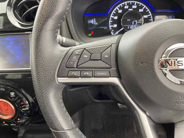 日産 ノート e－パワー メダリスト 滋賀県 2016(平28)年 6.1万km ガーネットレッド 純正7インチナビ/【Bluetooth/CD/DVD/フルセグTV】/全方位カメラ/レーンキープアシスト/クリアランスソナー/衝突軽減ブレーキ/ETC/LEDヘッドライト/前方ドライブレコーダー/デジタルインナーミラー/プッシュスタート/スマートキー/ステアリングリモコン