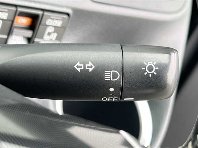 トヨタ シエンタ G 三重県 2018(平30)年 4.6万km ブラックマイカ 社外ナビ　/バックカメラ　/両側パワースライドドア　/ビルトインＥＴＣ　/スペアキー　/オートハイビーム　/レーンキープアシスト /衝突軽減ブレーキ /横滑り防止 /アイドリングストップ /純正フロアマット /ヘッドライトレベライザー/ステアリングスイッチ/電動格納ミラー/禁煙車