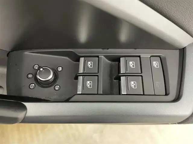 アウディ Ｑ３ SB 35TDIクワトロ Sライン 岡山県 2020(令2)年 4.7万km パール 純正ナビ/　「USB/Carplay/AndroidAuto」/ハーフレザーシート/全方位カメラ/LEDヘッドライト（AUTO機能付き）/ETC2.0/4WD/前席シートヒーター/前席パワーシート/衝突軽減ブレーキシステム/車線逸脱防止システム/横滑り防止装置/ドライブレコーダー（前後）/純正フロアマット/プッシュスタート/スマートキー×１