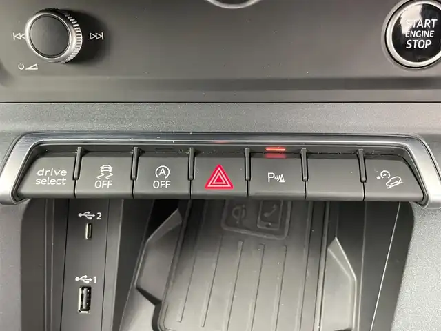 アウディ Ｑ３ SB 35TDIクワトロ Sライン 岡山県 2020(令2)年 4.7万km パール 純正ナビ/　「USB/Carplay/AndroidAuto」/ハーフレザーシート/全方位カメラ/LEDヘッドライト（AUTO機能付き）/ETC2.0/4WD/前席シートヒーター/前席パワーシート/衝突軽減ブレーキシステム/車線逸脱防止システム/横滑り防止装置/ドライブレコーダー（前後）/純正フロアマット/プッシュスタート/スマートキー×１