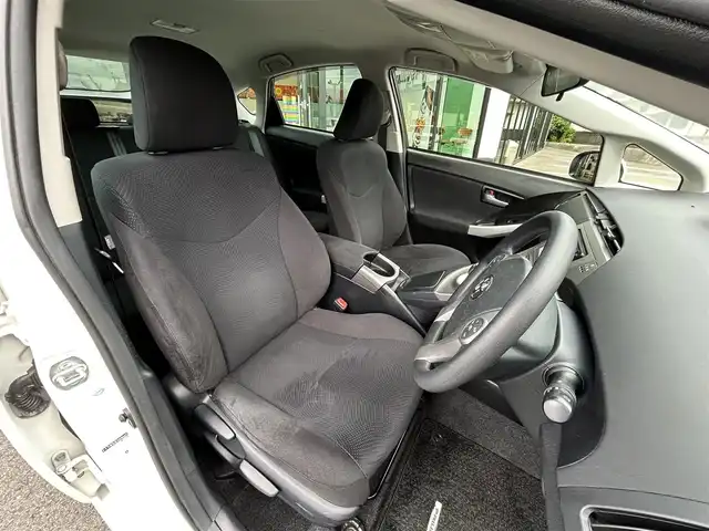 トヨタ プリウス S 愛媛県 2014(平26)年 7.2万km ホワイトパールクリスタルシャイン ECLIPSE7型ナビ(AM/FM/CD/ワンセグTV)/バックカメラ/純正フロアマット/純正ドアバイザー/トノカバー/ETC/ステアリングリモコン/シガーソケット/オートライト/電格ミラー/ISOFIX/フォグランプ/現状サマー(純正AW)(195/65/R15)/BRIDGESTONE EcoPia NH300/禁煙車
